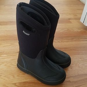 BOGS, black, youth size 13